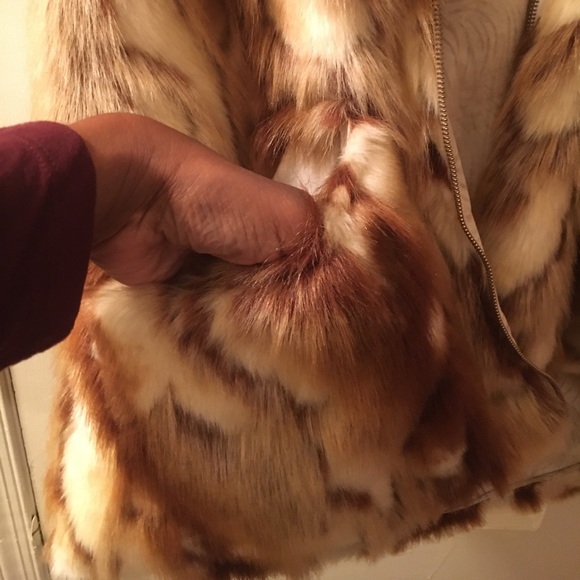 Handmade faux fur vest with hood. Zip front. Pocketed. Size 2XL. Worn about 10x. - Picture 5 of 6